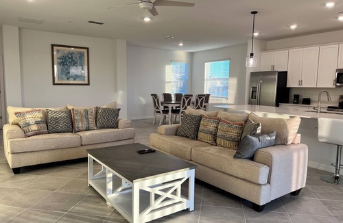 Venice Condo | Spacious 3-bedroom coach home with golfing in Wellen Park Golf and Country Club