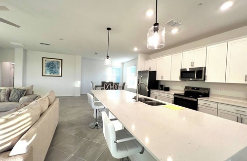 Venice Condo | Spacious 3-bedroom coach home with golfing in Wellen Park Golf and Country Club
