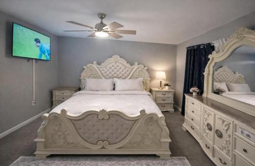 Worcester House | Spacious 3 bedroom duplex home inside Worcester