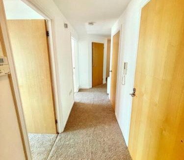 Atlantic Wharf Apartment | Spacious 3-Bedroom Ground Floor Flat with Free Parking in Central Location