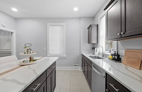 Mount Washington House | Spacious 3-bedroom house in scenic Mt. Washington near Grandview's city view