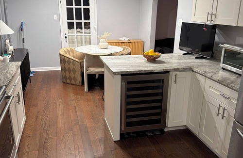 Mount Lebanon House | Spacious 3-bedroom house one car garage in beautiful Pittsburgh 7min from city.