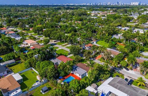 Little Haiti House | Spacious 3 bedroom Home with Oversized Pool & Backyard