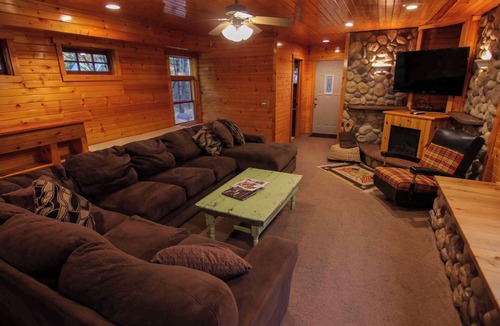 Athelstane Cabin | Spacious 3-bedroom Lodge nestled into the Northwoods. river access!