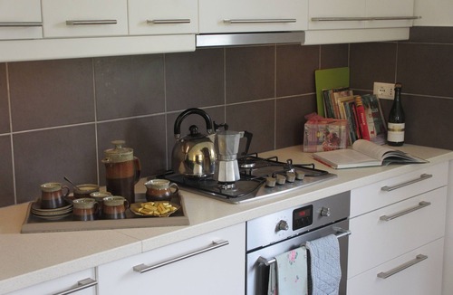 Polinago Apartment | Spacious 3 bedroom self-contained apartment. Swimming pool and stunning views