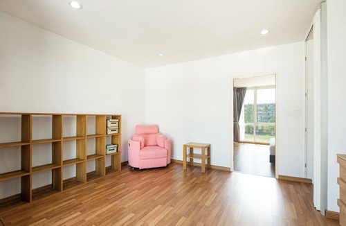 Khlong Sam Prawet Apartment | Spacious 3-bedroom apartment in charming Lat Krabang with AC