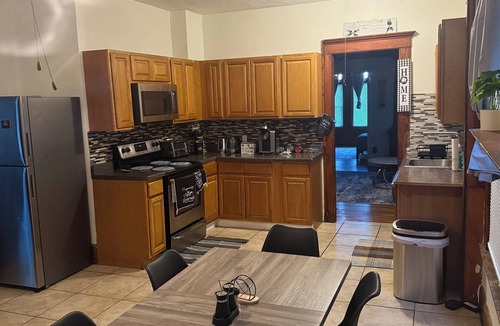 New Haven House | Spacious 3-Bedroom Unit in Prime New Haven Location–A Perfect Place to Call Home