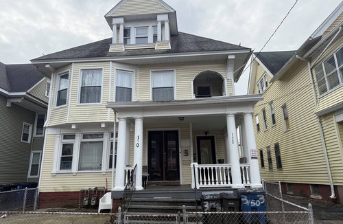 New Haven House | Spacious 3-Bedroom Unit in Prime New Haven Location–A Perfect Place to Call Home