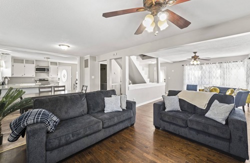 Baldwin City House | Spacious 3 bedroom home in Baldwin City, great for families & friends!