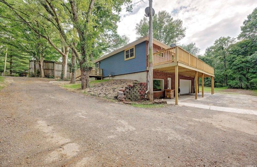 Bloomington House | Spacious 3 bedroom retreat 5 mins from IU sleeps 8