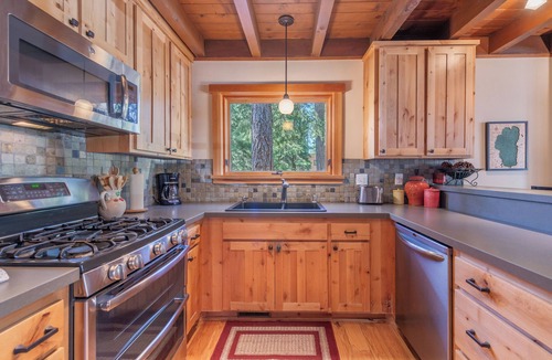Ridgewood House | Spacious 3-bedroom with 1br Guest house, fenced yard, perfect for family getaways