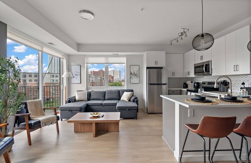Downtown Minneapolis Condo | Spacious 3-bedroom apartment with AC, WiFi in cool Minneapolis