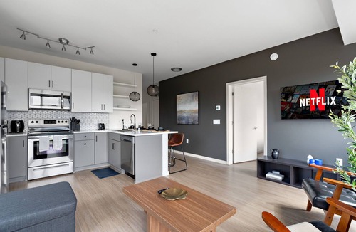 Downtown Minneapolis Condo | Spacious 3-bedroom apartment with AC, WiFi in cool Minneapolis