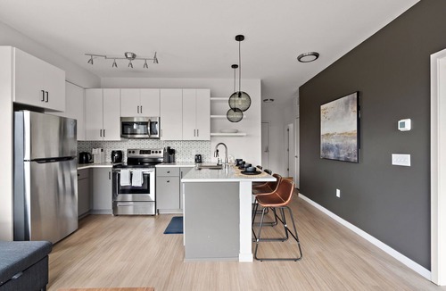Downtown Minneapolis Condo | Spacious 3-bedroom apartment with AC, WiFi in cool Minneapolis