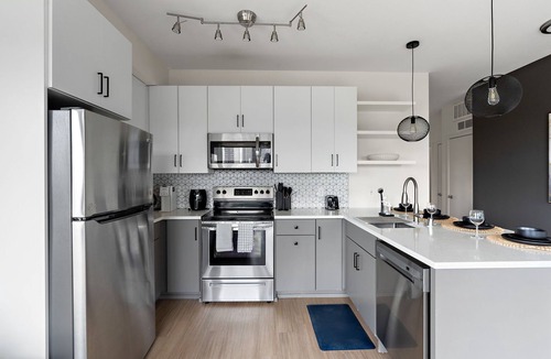 Downtown Minneapolis Condo | Spacious 3-bedroom apartment with AC, WiFi in cool Minneapolis