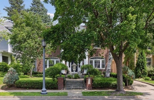 Lowry Hill Condo | Spacious 3-bedroom condo in gorgeous Minneapolis near Walker art center