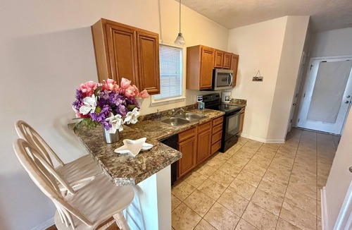Myrtle Beach Cottage | Spacious 3-bedroom cottage, 2 Blocks To Beach! Free WIFI and Parking in Myrtle