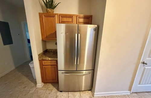 Myrtle Beach Cottage | Spacious 3-bedroom cottage, 2 Blocks To Beach! Free WIFI and Parking in Myrtle