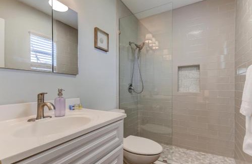 Tarpon Springs House | Spacious 3 Bedroom PET FRIENDLY!- Close to beach!