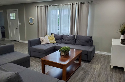 Scott Depot House | Spacious 3-bedroom home, off I-64 & 35, sleeps 11