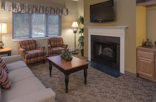 Brownsville Resort | Spacious 3-Bedroom Resort + Loft in Mountain–Fireplace, Gym, and Close to Skiing