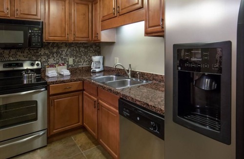 Brownsville Resort | Spacious 3-Bedroom Resort + Loft in Mountain–Fireplace, Gym, and Close to Skiing