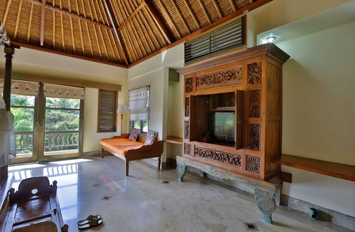 Denpasar Timur Villa | Spacious 3 Bedroom villa near Ubud features 2 swimming pool and 2 gazebos
