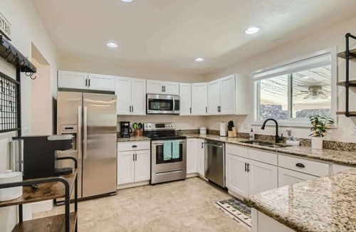 Thornton House | Spacious 3 Bedroom w/Dedicated Office