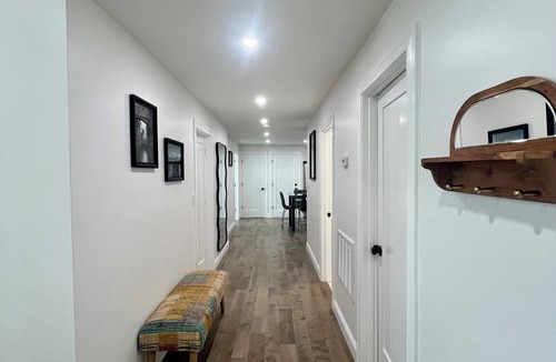 Washington Park Condo | Spacious 3-BR Condo with Modern Fireplace & Full Amenities - Near Downtown