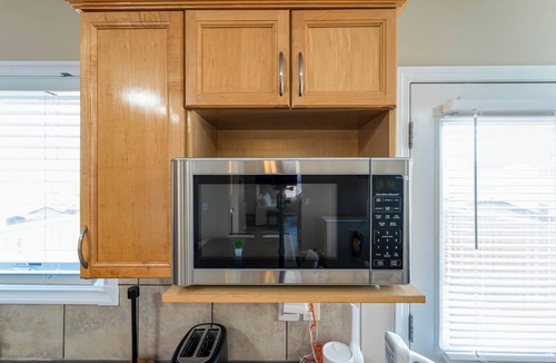 Calgary House | Spacious 3 BR Corner home in Covemeadow