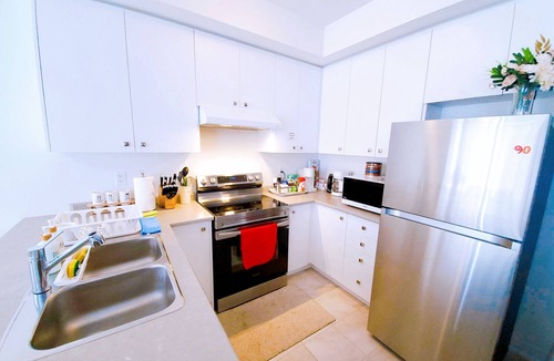 Thorold House | Spacious 3-BR Home Near Niagara Falls | Parking for 3 | King Bed