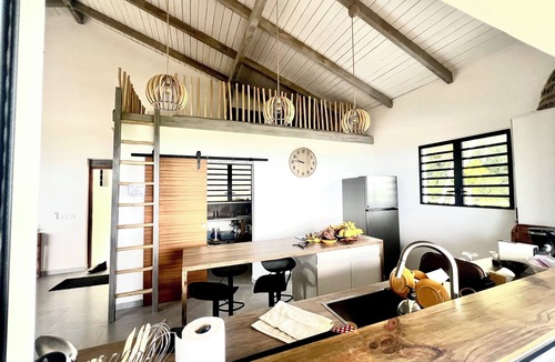 Bora Bora Villa | Spacious 3 BR Island Villa w/Pool Fast Wifi-Sleeps 8 Washer & Dryer