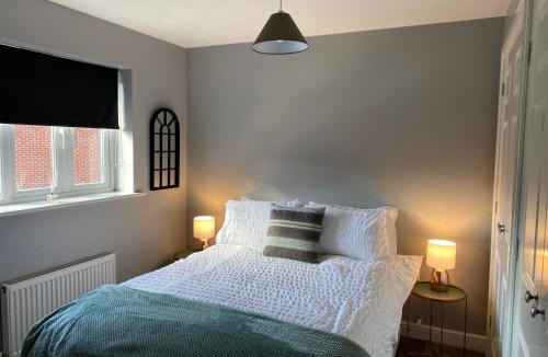 Ashby-de-la-Zouch House | Spacious 3-BR Stay with Comfort & Parking