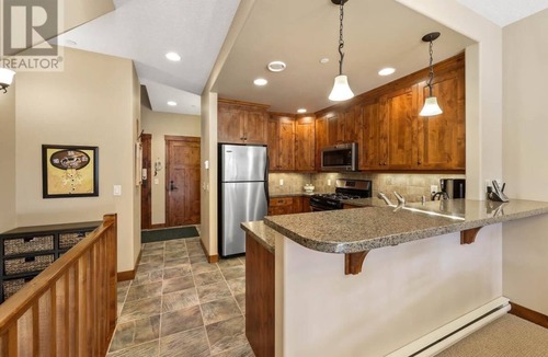 Sun Peaks House | Spacious 3 level townhouse with private garage