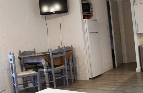 Marseillan Plage Apartment | Spacious 3-Room Apartment with AC, Terrace, Parking & BBQ - Sleeps 6