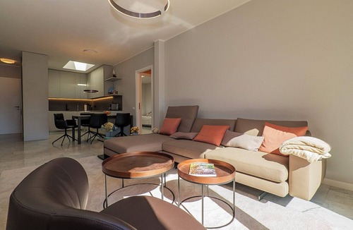Ghiffa Apartment | Spacious 3-room apartment with dream lake view & private beach right on the lake