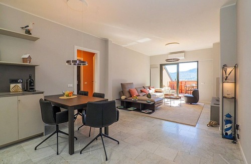 Ghiffa Apartment | Spacious 3-room apartment with dream lake view & private beach right on the lake