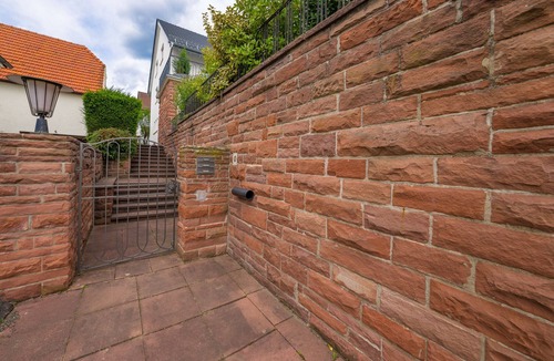 Remshalden Apartment | Spacious 3 star apartment with 100sqm of living space and 24 sqm south-facing balcony