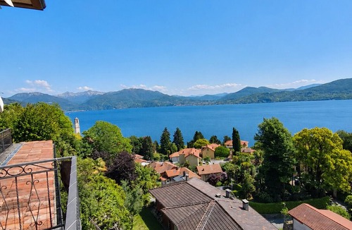 Gonte Apartment | Spacious 3½-room apartment with beautiful sunny garden & view of the lake