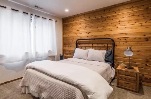 Mammoth Lakes House | Spacious 3BD & Loft Villa - Convenient to Slopes