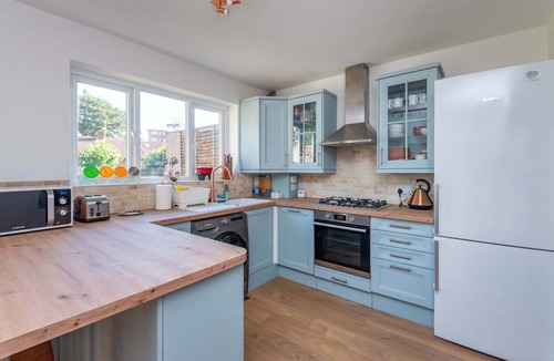 West Hill House | Spacious 3BDR Home with Workspace in Prime Spot