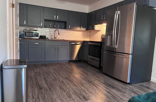 Avondale House | Spacious 3bdrm Avondale home; big private yard & walk to 3 shopping/eating areas