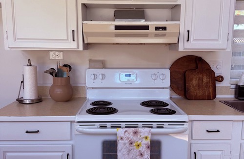 Mission House | Spacious 3Bed 2 Bath Home in Heart of Mission