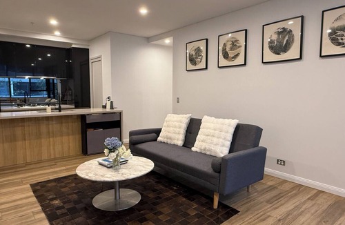 Mascot Apartment | Spacious 3Bed 2Bath 1Car Mascot Apt near airport