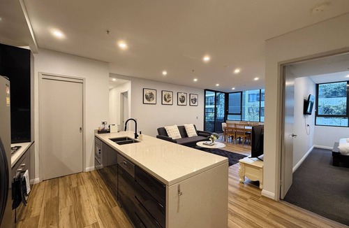 Mascot Apartment | Spacious 3Bed 2Bath 1Car Mascot Apt near airport