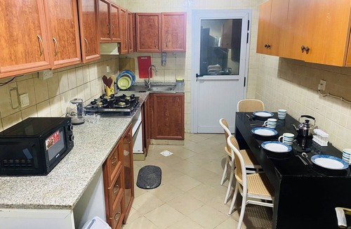 Naif Apartment | Spacious 3bhk Appartment with huge balcony n5min to metro , heart of the city!