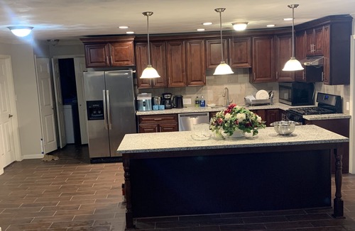 Dickinson House | Spacious 3BR/2BA Home Near Galveston Cruise Port, NASA & Houston