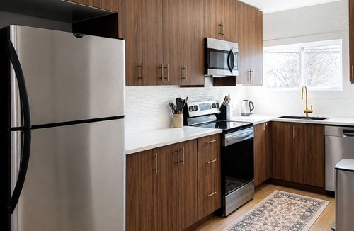 Dartmouth House | Spacious 3BR 2BA in Dartmouth | Sleeps 7 | 2 Free Parkings | Ferry to Halifax
