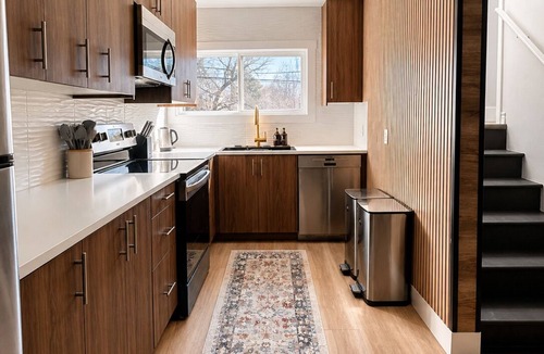Dartmouth House | Spacious 3BR 2BA in Dartmouth | Sleeps 7 | 2 Free Parkings | Ferry to Halifax