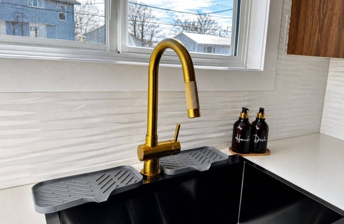 Dartmouth House | Spacious 3BR 2BA in Dartmouth | Sleeps 7 | 2 Free Parkings | Ferry to Halifax